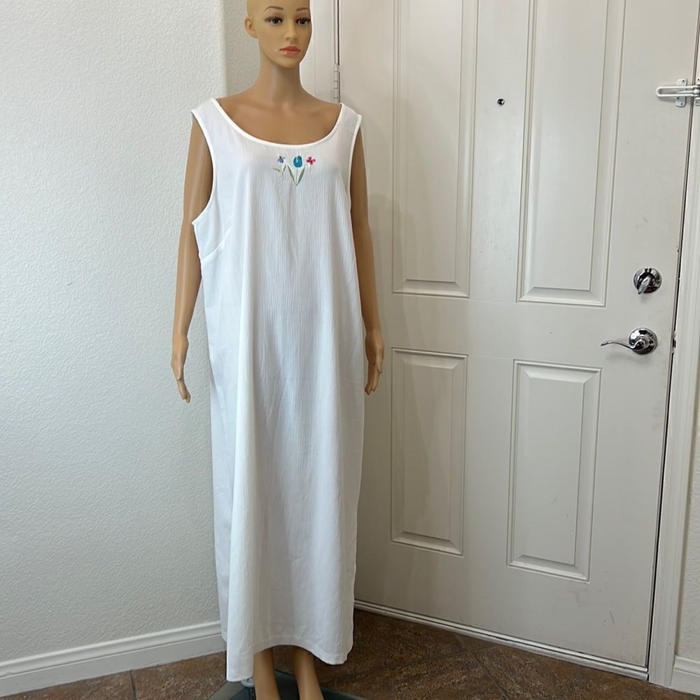 Dress Barn Dress Woman Sz 3X Scoop Neck Sleeveless White Floral Embroidered Maxi